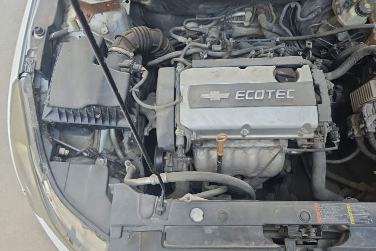 Used Chevrolet Cruze 2013 1.6L SL Grand Edition Manual Transmission Engine Bay Right
