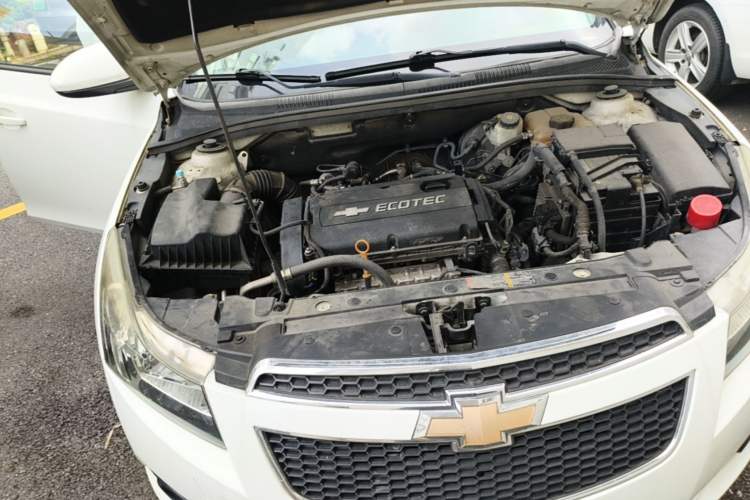 Used Chevrolet Cruze 2013 1.6L SE MT Engine Bay Right
