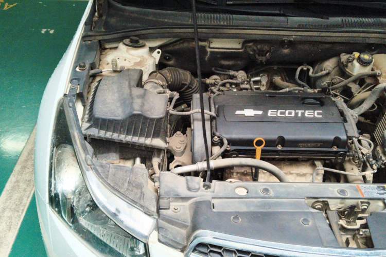 Used Chevrolet Cruze 2013 1.6L SL MT Engine Bay Right