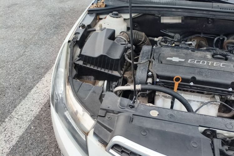 Used Chevrolet Cruze 2013 Hatchback 1.6L Automatic Luxury Model Engine Bay Right