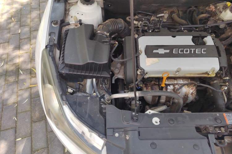 Used Chevrolet Cruze 2013 Hatchback 1.6L Automatic Luxury Model Engine Bay Right