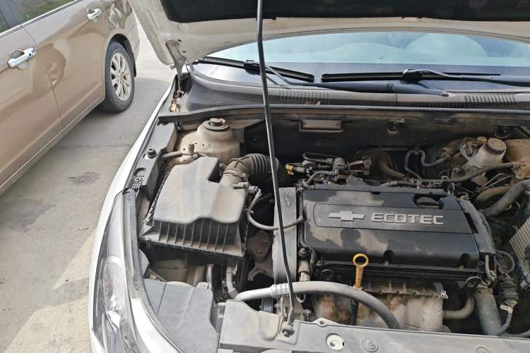 Used Chevrolet Cruze 2013 1.6L SE MT Engine Bay Right