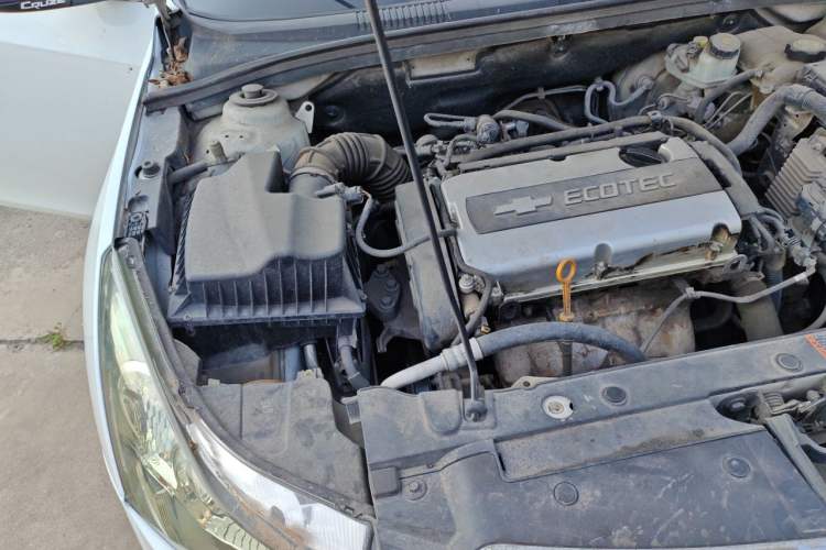 Used Chevrolet Cruze 2013 1.6L SL MT Engine Bay Right