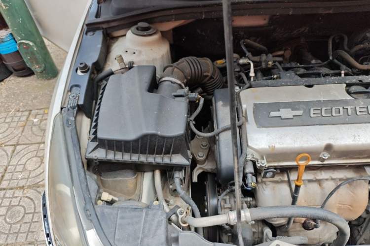 Used Chevrolet Cruze 2013 1.8L SE AT Engine Bay Right