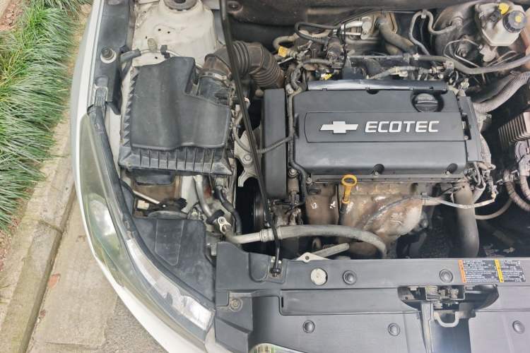 Used Chevrolet Cruze 2013 Hatchback 1.6L Manual Luxury Model Engine Bay Right