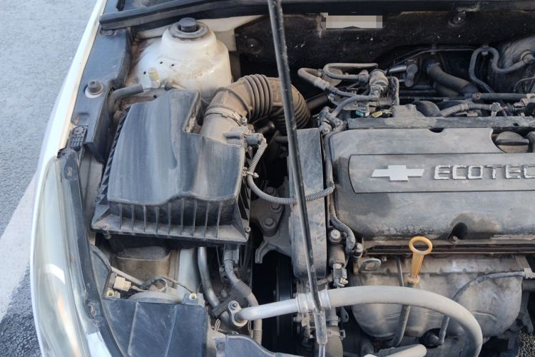 Used Chevrolet Cruze 2013 1.6L SL MT Engine Bay Right