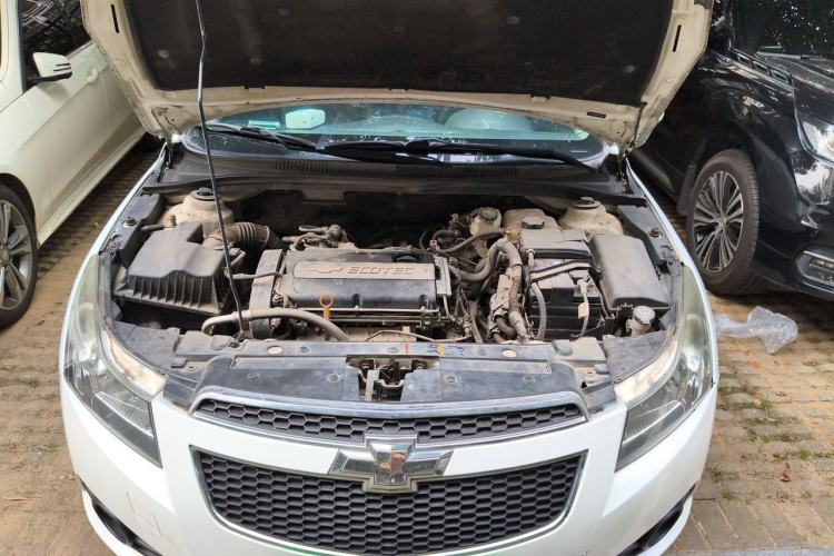 Used Chevrolet Cruze 2013 Hatchback 1.6L Automatic Luxury Model Engine Bay