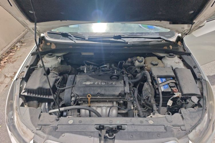 Used Chevrolet Cruze 2013 1.8L SE AT Engine Bay