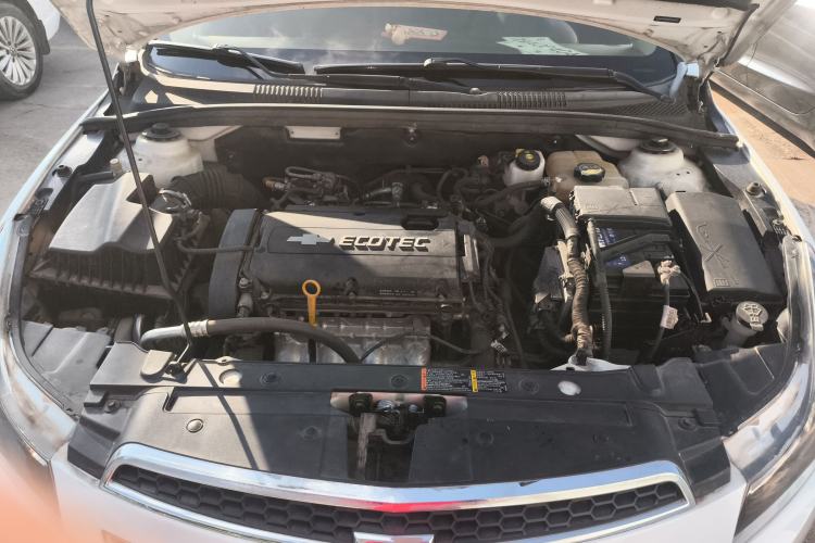 Used Chevrolet Cruze 2013 Hatchback 1.6L Automatic Luxury Model Engine Bay