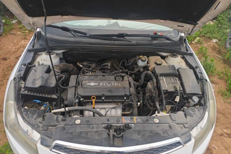 Used Chevrolet Cruze 2013 Hatchback 1.6L Manual Luxury Model Engine Bay
