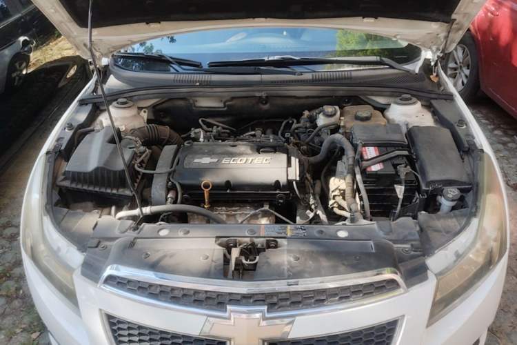 Used Chevrolet Cruze 2013 1.8L SE AT Engine Bay