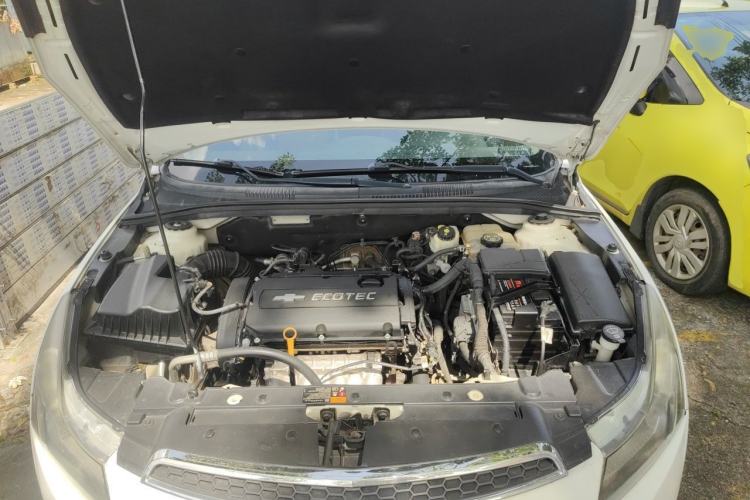 Used Chevrolet Cruze 2013 Hatchback 1.6L Automatic Luxury Model Engine Bay