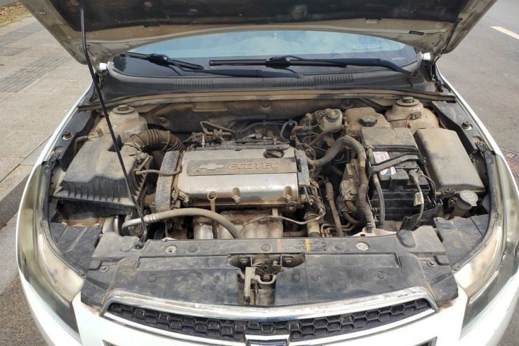 Used Chevrolet Cruze 2013 1.8L SE AT Engine Bay