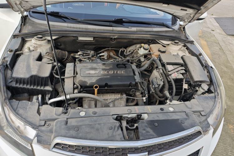 Used Chevrolet Cruze 2013 Hatchback 1.6L Manual Luxury Model Engine Bay