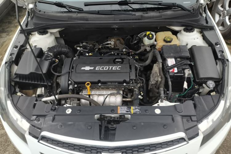 Used Chevrolet Cruze 2013 Hatchback 1.6L Manual Luxury Model Engine Bay