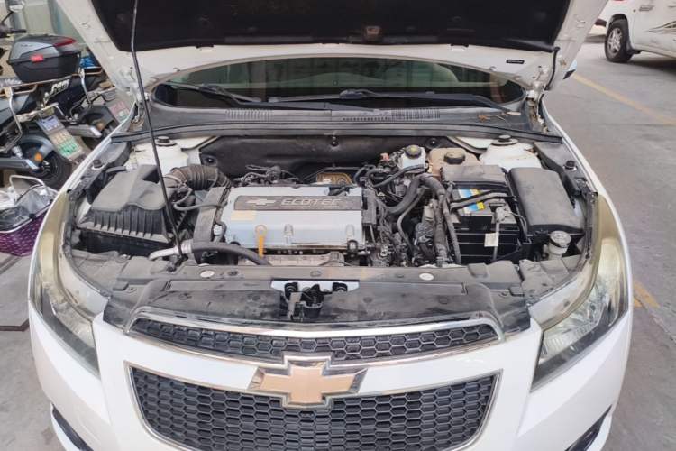 Used Chevrolet Cruze 2013 Hatchback 1.6L Automatic Luxury Model Engine Bay