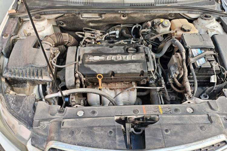 Used Chevrolet Cruze 2013 Hatchback 1.6L Automatic Luxury Model Engine Bay