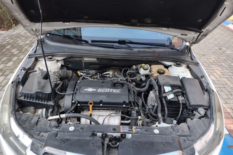 Used Chevrolet Cruze 2013 Hatchback 1.6L Automatic Luxury Model Engine Bay