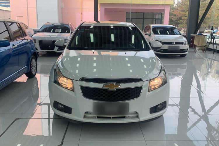 Used Chevrolet Cruze 2013 Hatchback 1.6L Manual Luxury Model Exterior 1
