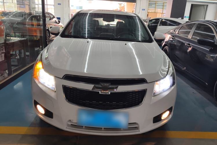 Used Chevrolet Cruze 2013 Hatchback 1.6L Manual Luxury Model Exterior 1