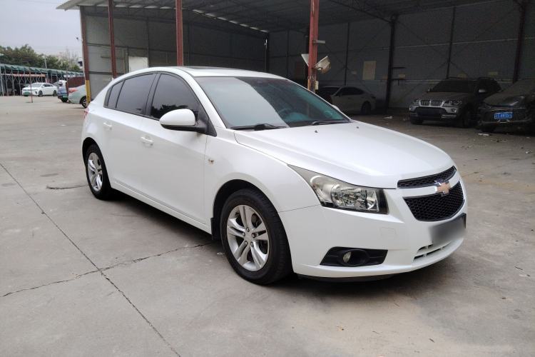 Used Chevrolet Cruze 2013 Hatchback 1.6L Automatic Luxury Model Exterior 2