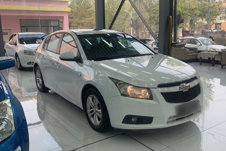 Used Chevrolet Cruze 2013 Hatchback 1.6L Manual Luxury Model Exterior 2