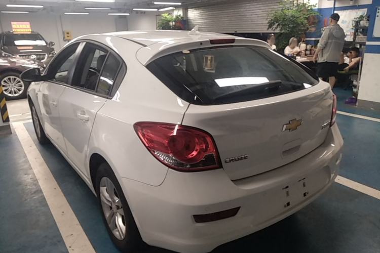 Used Chevrolet Cruze 2013 Hatchback 1.6L Automatic Luxury Model Exterior 2