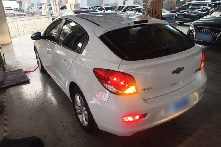 Used Chevrolet Cruze 2013 Hatchback 1.6L Automatic Luxury Model Exterior 2