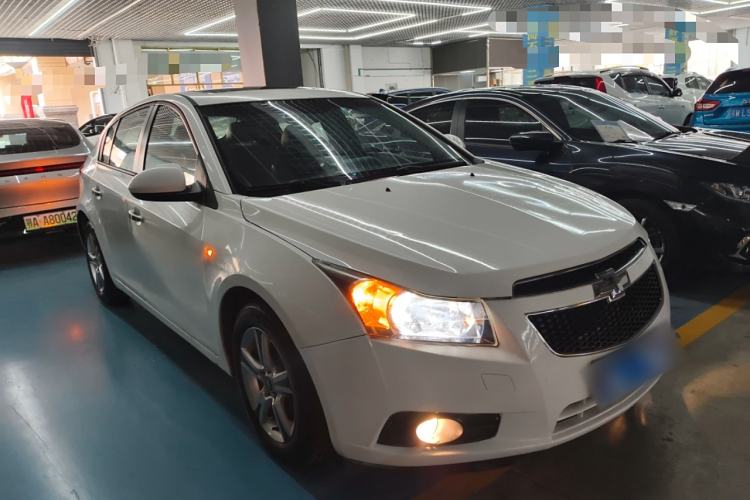 Used Chevrolet Cruze 2013 Hatchback 1.6L Manual Luxury Model Exterior 2