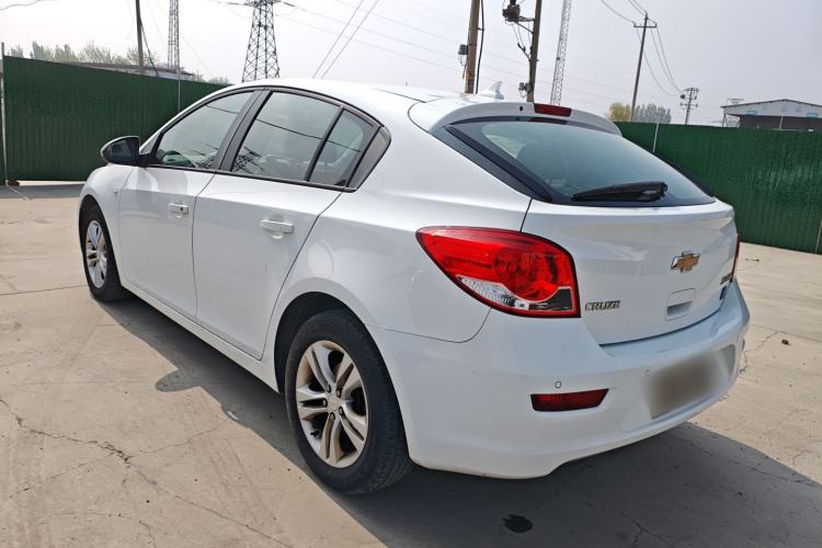 Used Chevrolet Cruze 2013 Hatchback 1.6L Manual Luxury Model Exterior 2