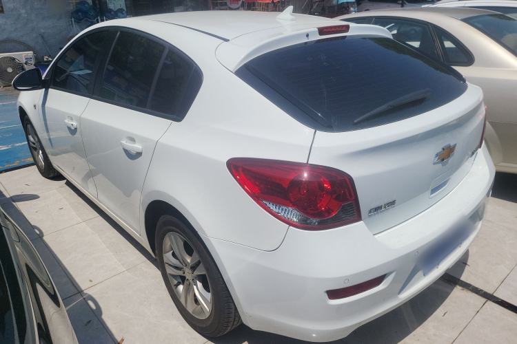 Used Chevrolet Cruze 2013 Hatchback 1.6L Automatic Luxury Model Exterior 2