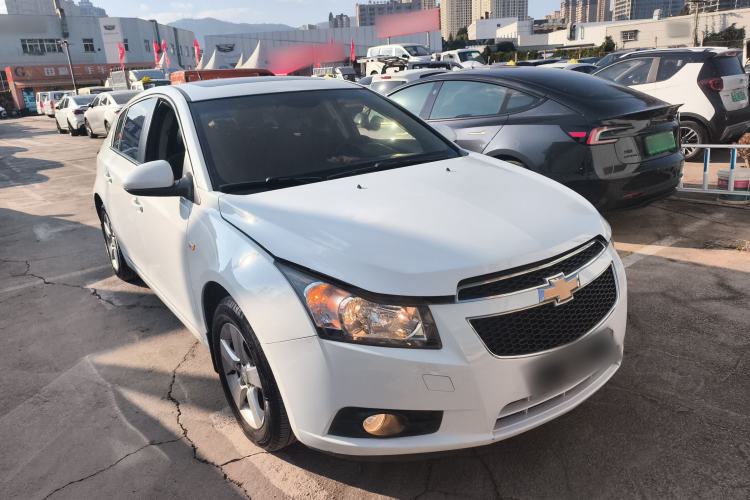 Used Chevrolet Cruze 2013 Hatchback 1.6L Automatic Luxury Model Exterior 2