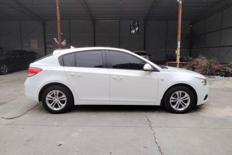 Used Chevrolet Cruze 2013 Hatchback 1.6L Automatic Luxury Model Exterior 3