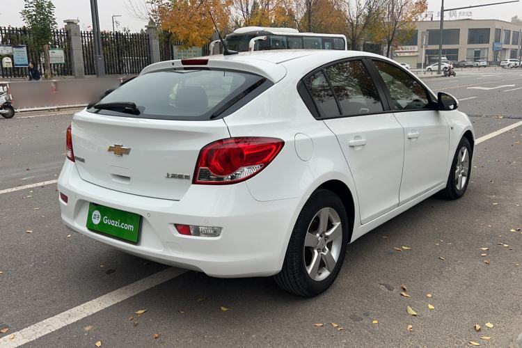 Used Chevrolet Cruze 2013 Hatchback 1.6L Manual Luxury Model Exterior 3