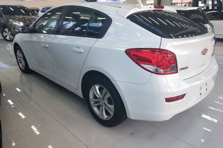 Used Chevrolet Cruze 2013 Hatchback 1.6L Manual Luxury Model Exterior 3