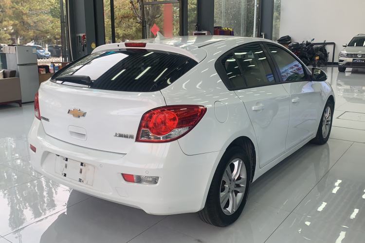 Used Chevrolet Cruze 2013 Hatchback 1.6L Manual Luxury Model Exterior 3