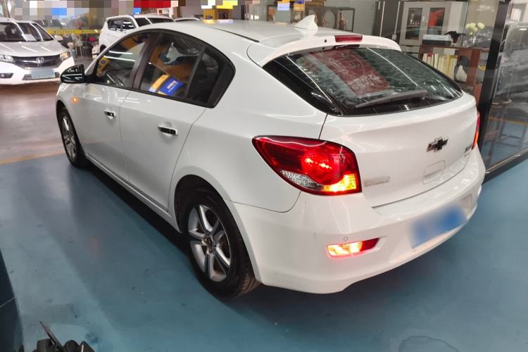 Used Chevrolet Cruze 2013 Hatchback 1.6L Manual Luxury Model Exterior 3
