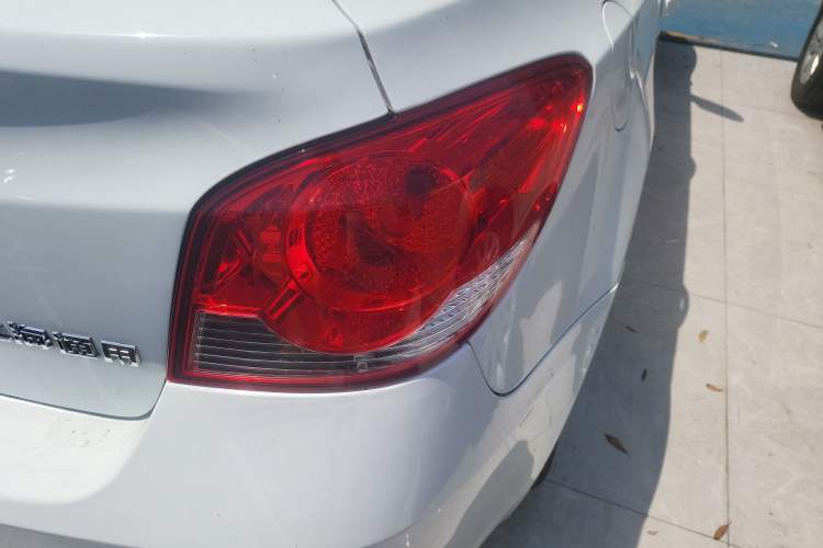 Used Chevrolet Cruze 2013 Hatchback 1.6L Automatic Luxury Model Exterior 3