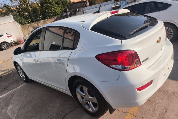 Used Chevrolet Cruze 2013 Hatchback 1.6L Automatic Luxury Model Exterior 3