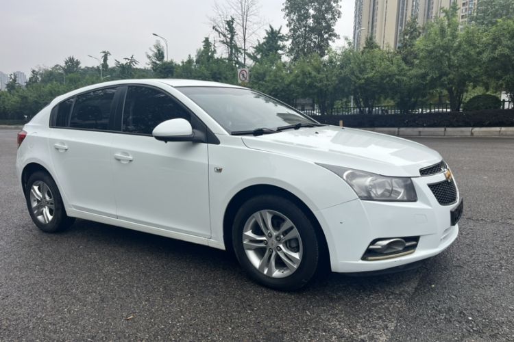 Used Chevrolet Cruze 2013 Hatchback 1.6L Manual Luxury Model Exterior 3