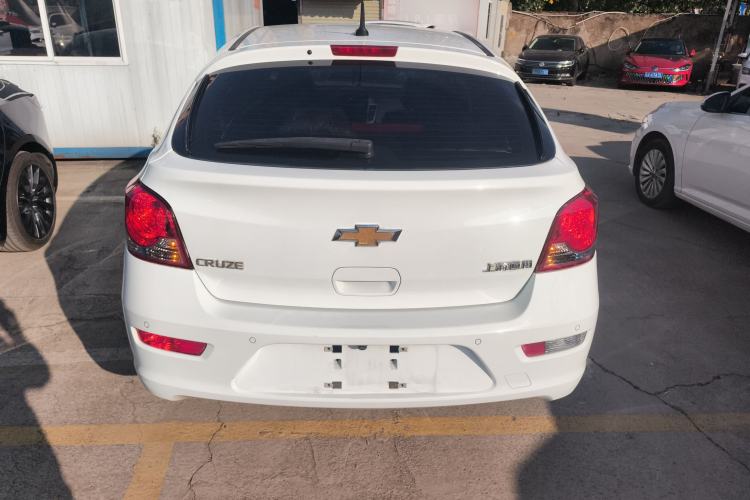 Used Chevrolet Cruze 2013 Hatchback 1.6L Automatic Luxury Model Exterior 4