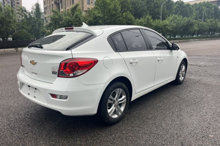 Used Chevrolet Cruze 2013 Hatchback 1.6L Manual Luxury Model Exterior 4