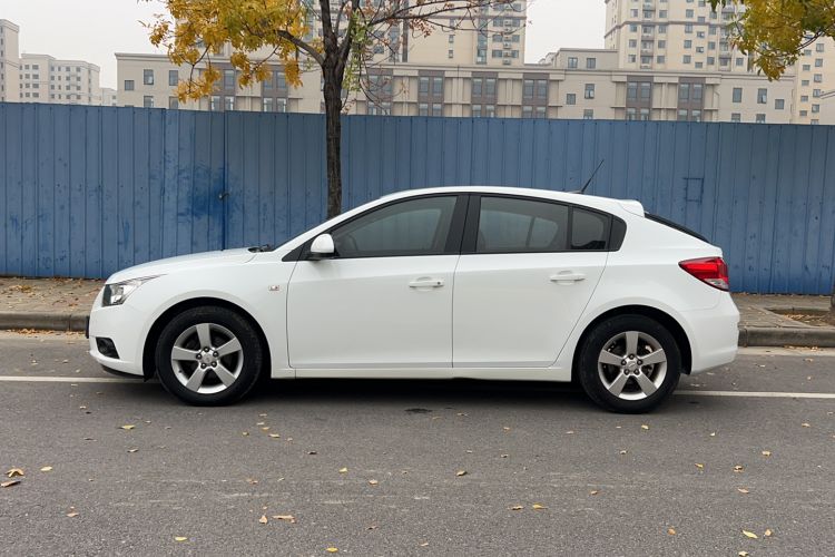 Used Chevrolet Cruze 2013 Hatchback 1.6L Manual Luxury Model Exterior 5