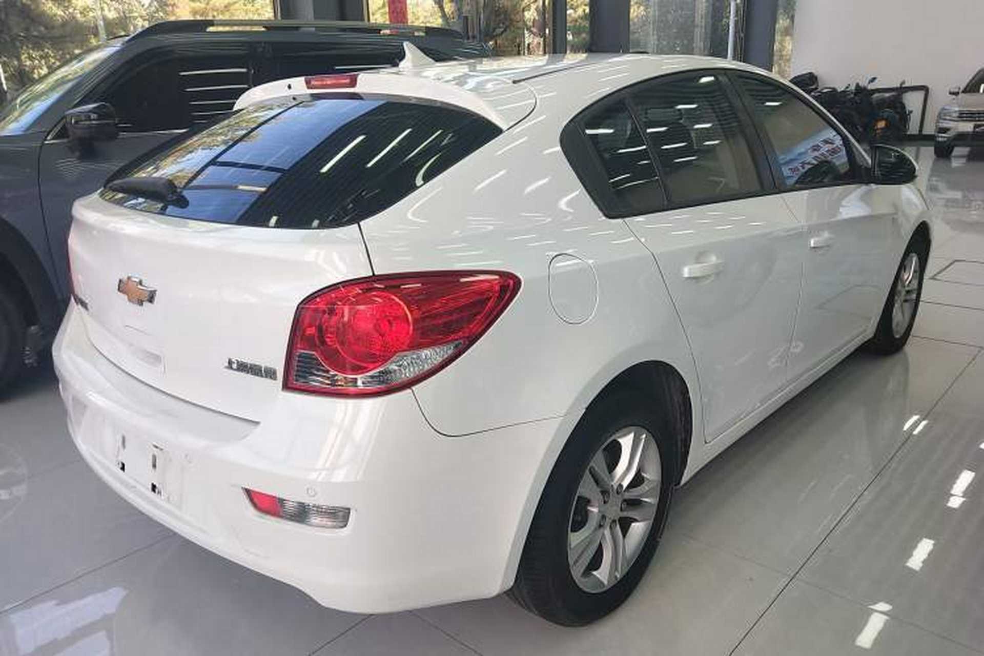 Used Chevrolet Cruze 2013 Hatchback 1.6L Manual Luxury Model Exterior 5