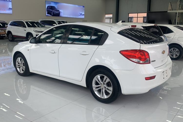 Used Chevrolet Cruze 2013 Hatchback 1.6L Manual Luxury Model Exterior 5