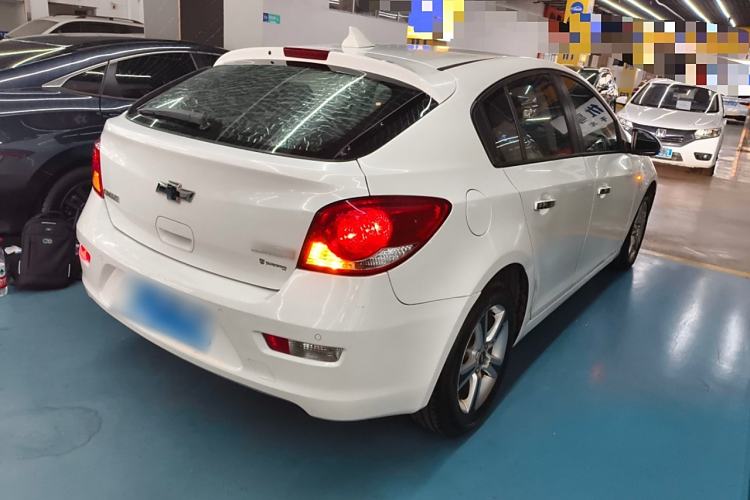 Used Chevrolet Cruze 2013 Hatchback 1.6L Manual Luxury Model Exterior 5
