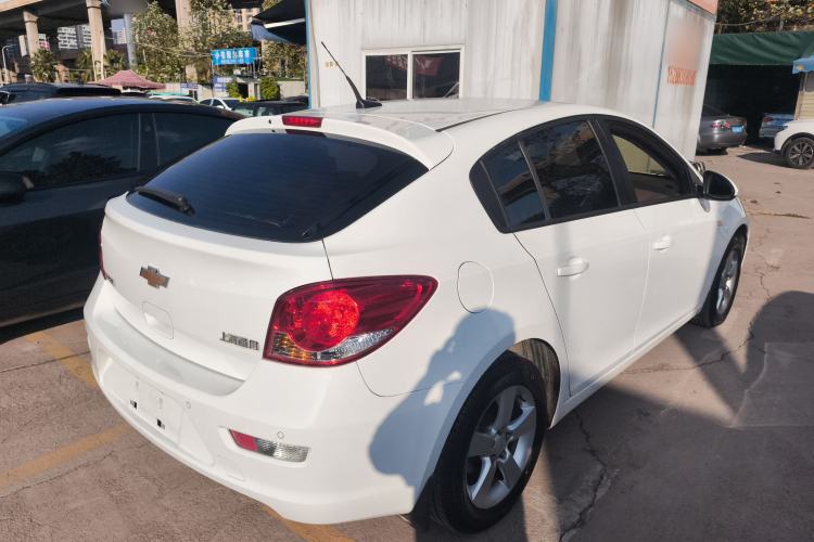 Used Chevrolet Cruze 2013 Hatchback 1.6L Automatic Luxury Model Exterior 5