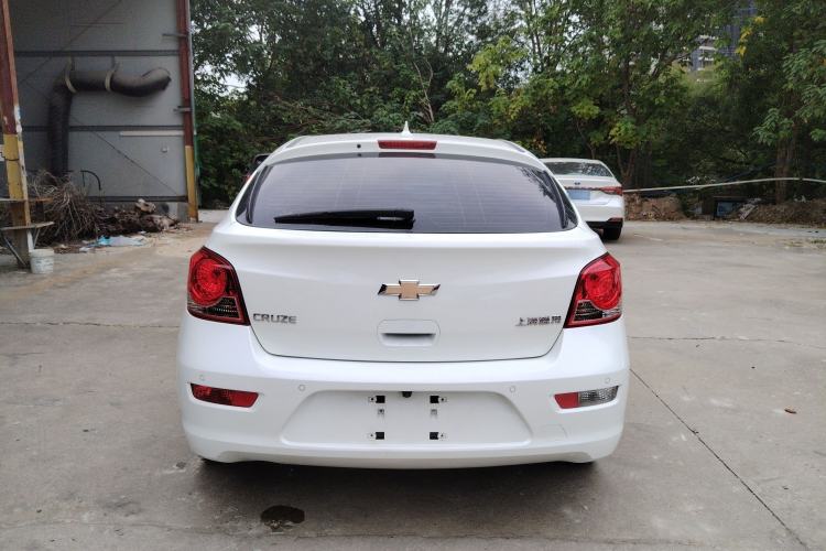 Used Chevrolet Cruze 2013 Hatchback 1.6L Automatic Luxury Model Exterior 6