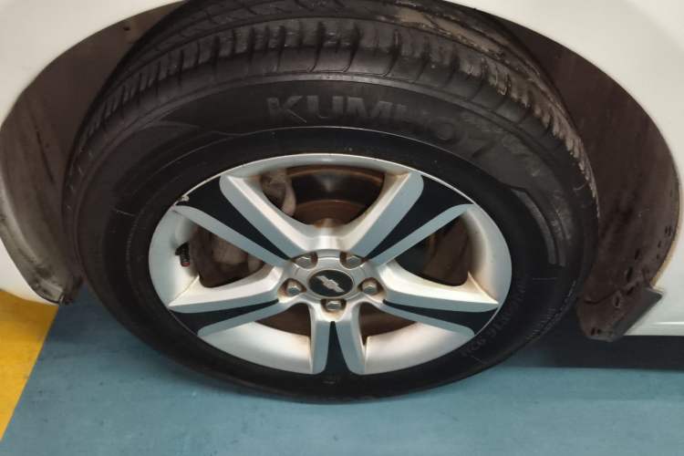 Used Chevrolet Cruze 2013 Hatchback 1.6L Manual Luxury Model Exterior 7