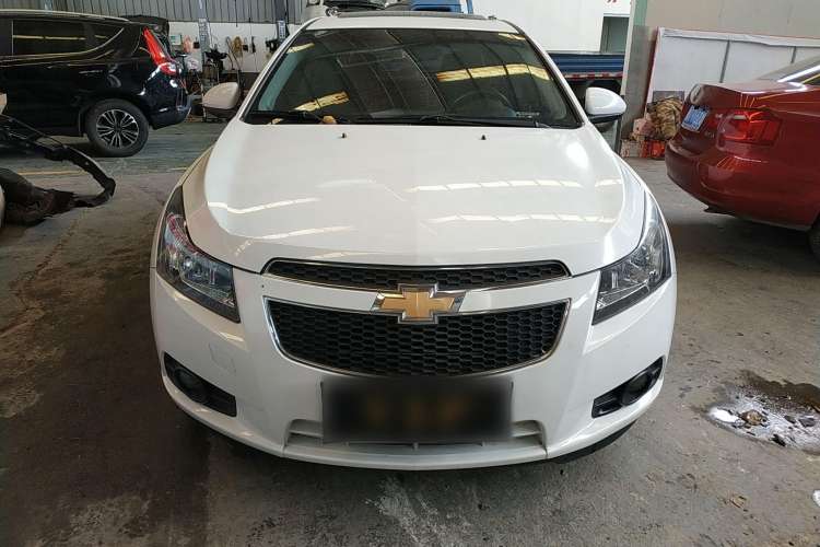 Used Chevrolet Cruze 2013 Hatchback 1.6L Manual Luxury Model Front